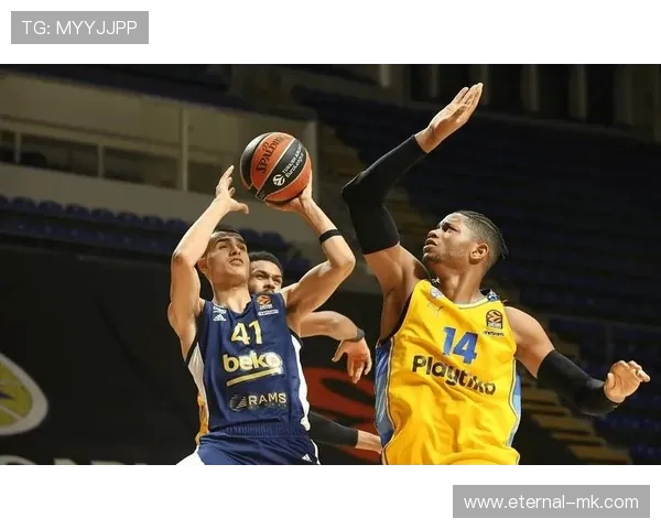 费内巴切中场渗透战术奏效,客场逆转对手斩获关键三分 费内巴切中场渗透战术奏效,客场逆转对手斩获关键三分